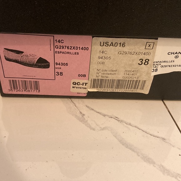 Worn three times small spill on side - Picture 2 of 3